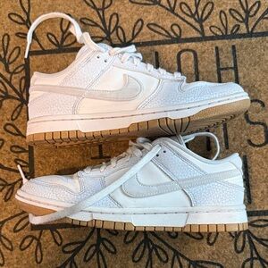 Women’s size 7 Nike tennis shoe